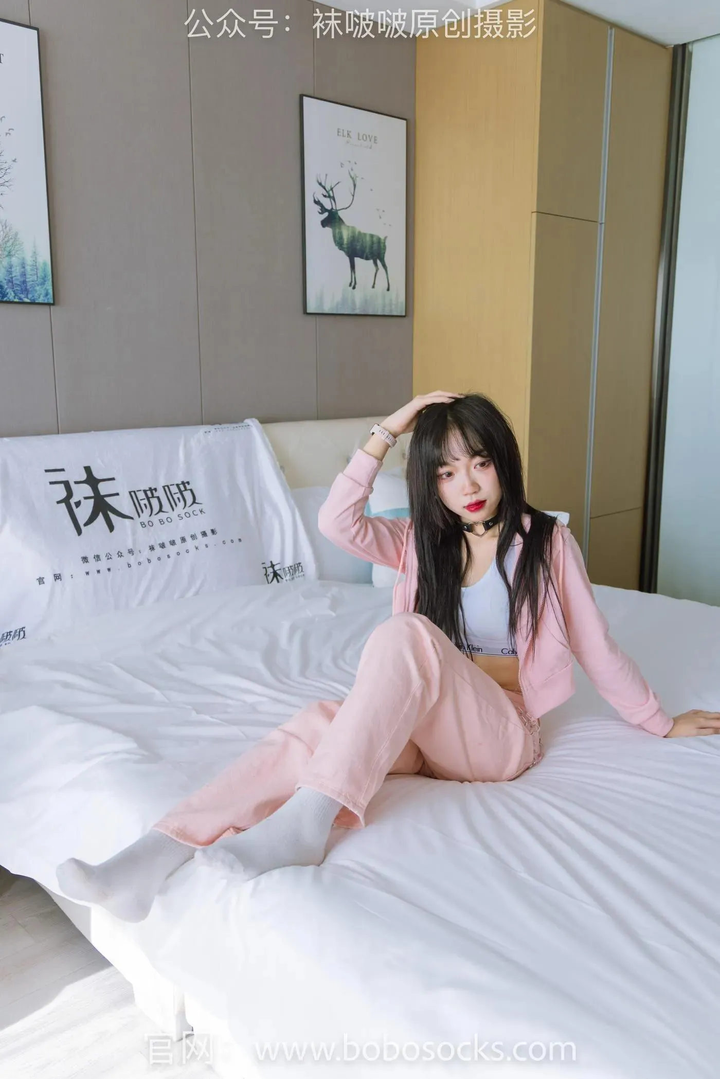 [BoBoSocks袜啵啵]NO.141 周周-运动鞋、白棉袜、裸足 [140P]插图6